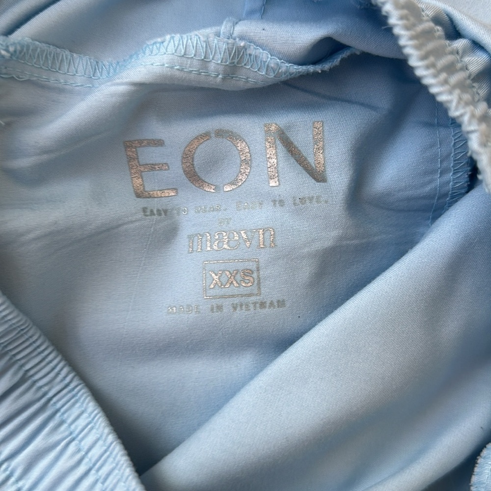 Light blue scrub set - Picture 3 of 3